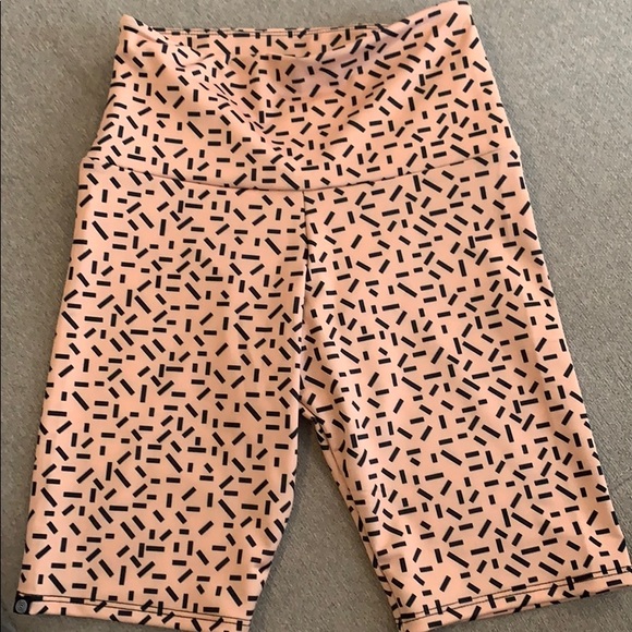 Onzie High Rise Biker Short- The Max- XS - Picture 2 of 3